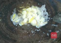 洋葱菇炒鸡的做法图解3