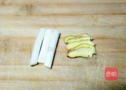 香菇烧鸡翅根的做法图解1