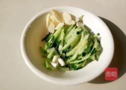 黄瓜炒凉粉的做法图解2