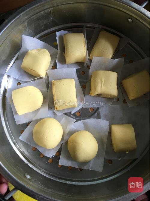 开锅后把馒头放上蒸20分钟