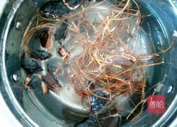 鸡骨草灵芝瘦肉汤的做法图解3