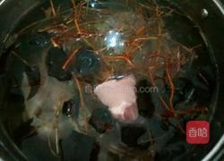 鸡骨草灵芝瘦肉汤的做法图解5