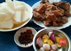 蘿卜炆牛腩的做法图解1