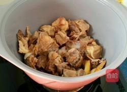 蘿卜炆牛腩的做法图解2