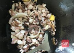 爆炒香辣鱿鱼杏鲍菇的做法图解3