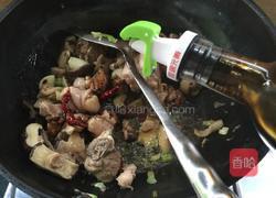 香菇炖鸡的做法图解11