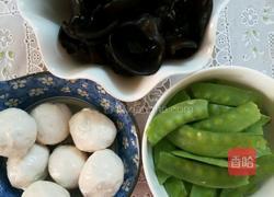 木耳炒肉丸的做法图解1