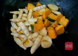 炖土豆窝瓜豆角的做法图解6