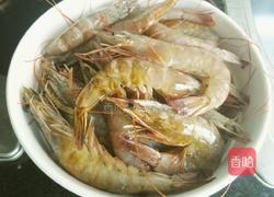 家常水煮大虾的做法图解1