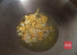 鸭蛋炒丝瓜的做法图解2