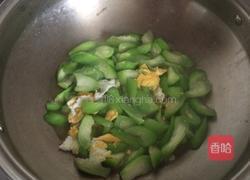 鸭蛋炒丝瓜的做法图解4