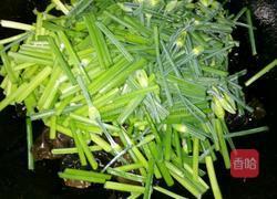 韭菜苔炒木耳的做法图解4