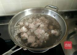 玉米排骨汤的做法图解2