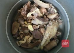 茶树菇炖鹅肉的做法图解2