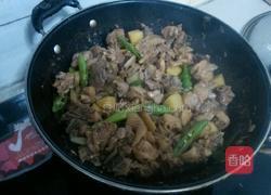 临沂炒大盘鸡的做法图解7