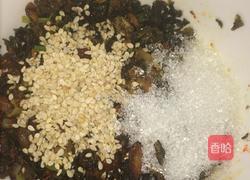 梅干菜扣肉饼的做法图解4