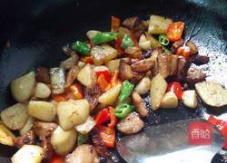 土豆蒜子烧扣肉的做法图解7