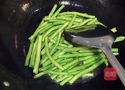 干煸长豇豆的做法图解4