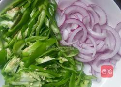 青椒炒鸡杂的做法图解2