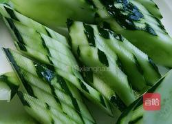 青瓜炒瘦肉的做法图解1