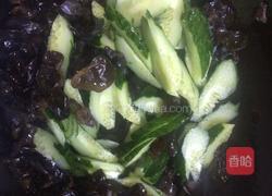 黄瓜炒木耳的做法图解6
