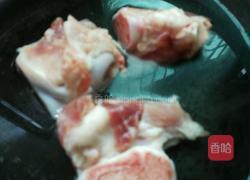 冬瓜骨头汤的做法图解1