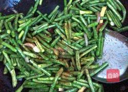 番茄炒豆角的做法图解5