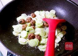 黄瓜圈炒鱼丸的做法图解9