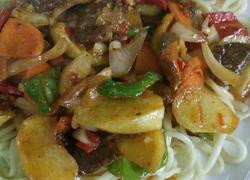 土豆烧牛肉拌面