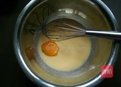 八寸鲜奶戚风蛋糕的做法图解5