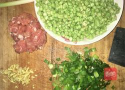 豆酱肉末炒豆角的做法图解1