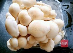 蟹味菇蛋花紫菜汤的做法图解1