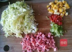 Illustration of how to make colorful egg fried rice 1