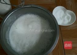 蔓越莓中空戚风的做法图解7