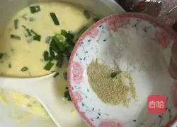 Illustration of how to make chive pancakes 5