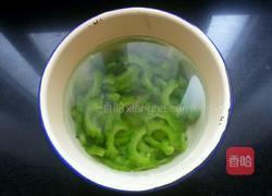 芥末拌苦瓜的做法图解1