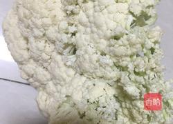 花菜炒肉片的做法图解1