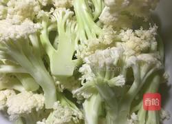 花菜炒肉片的做法图解2