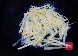 芹菜炒土豆丝的做法图解3