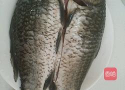 大枣黑豆炖鲤鱼的做法图解1