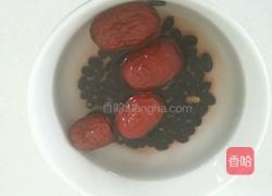 大枣黑豆炖鲤鱼的做法图解2