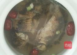 大枣黑豆炖鲤鱼的做法图解4