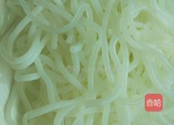 芹菜鸡蛋炒粉的做法图解1