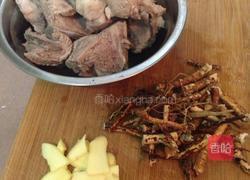 五指毛桃猪骨汤的做法图解3