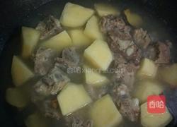 土豆焖排骨的做法图解5