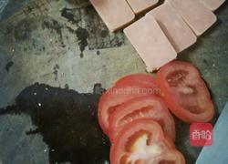 番茄鸡蛋火腿三明治的做法图解1