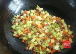 香肠闷饭的做法图解3