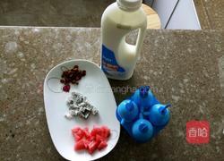 自制酸奶水果冰棍的做法图解1