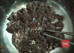 蒜苗红椒炒猪肝的做法图解1