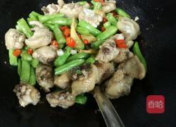 鸡翼炒四季豆的做法图解3